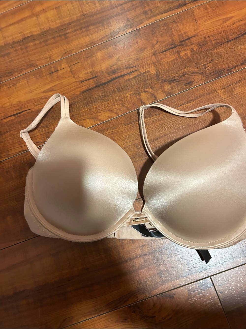 Victoria’s Secret 32DD very sexy push up bra